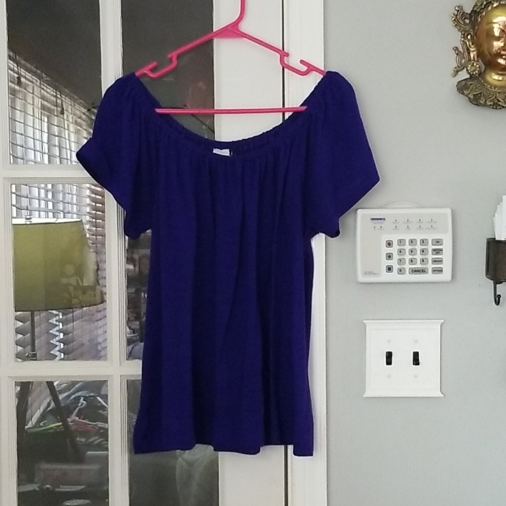 Akemi & Kin off the shoulder top